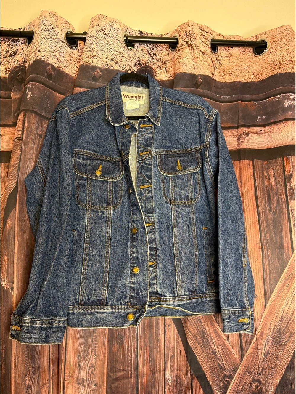 Wrangler Rugged Wear Classic Denim Jacket size medium